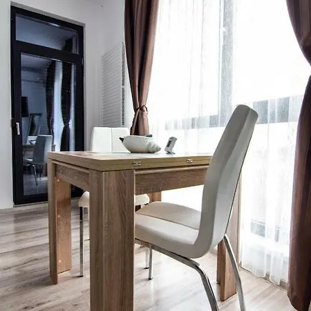 Luna Rossa Boutique Mamaia