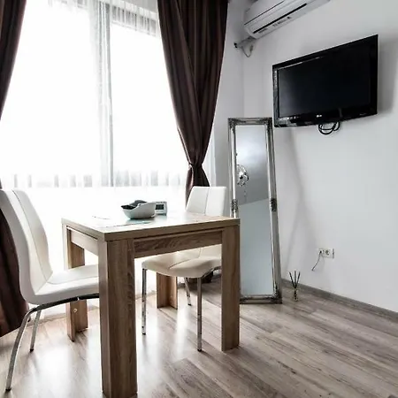 Luna Rossa Boutique Mamaia